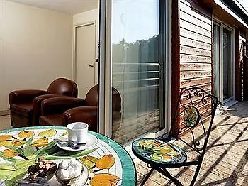 ホテル Logis L'auberge - Maison Glenn Anna 3*