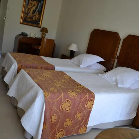 Logis L'auberge - Maison Glenn Anna מלון